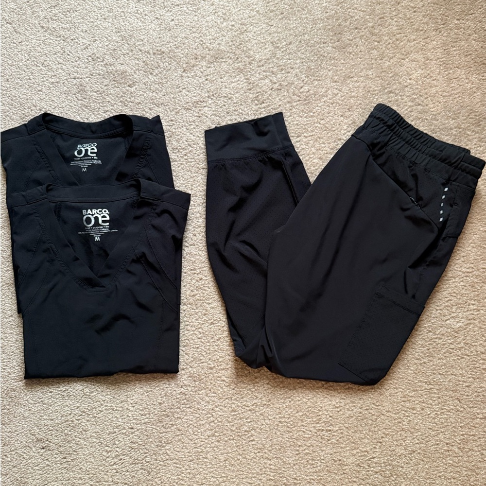 Barco Scrubs, 2 tops 1 bottom (Size M)